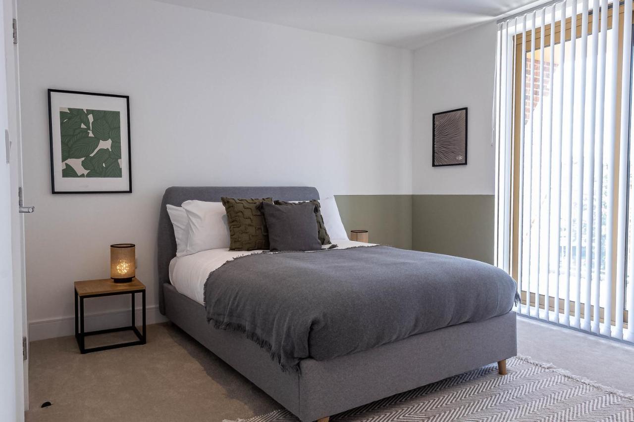 Modern Apartments With Balcony In Merton Near Wimbledon By Sojo Stay Mitcham Exterior foto