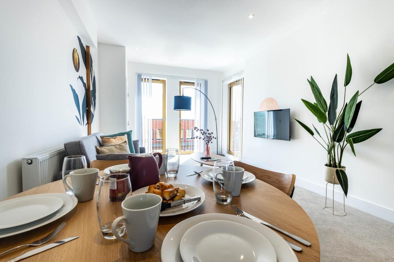 Modern Apartments With Balcony In Merton Near Wimbledon By Sojo Stay Mitcham Exterior foto